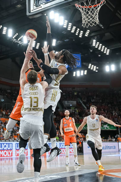 其中9次射 其中9次射